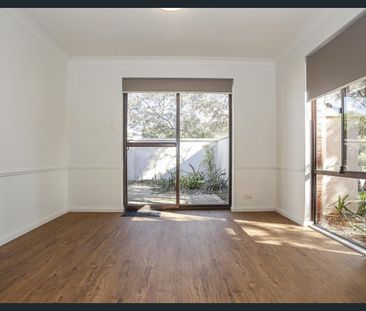 Family Gem in Carine! - Photo 1