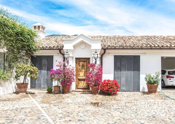 Luxury Villa for rent in Benahavís, Spain