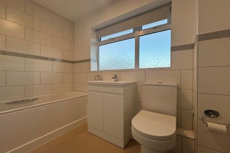 2 bedroom flat to rent - Photo 5