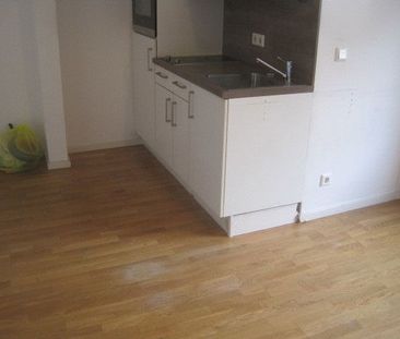 Zentrale Lage ! kleine 1-Zimmer Wohnung mit Einbauküche - Photo 3