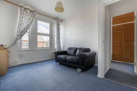 First floor 2 bedroom property located in the heart of Crouch End - Photo 2