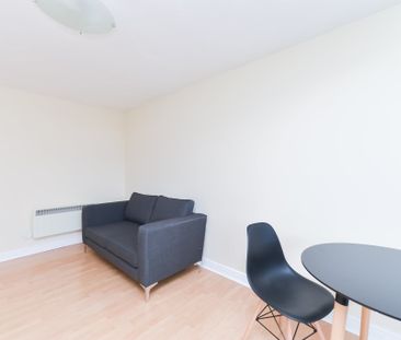 Felixstowe Court, London, E16 flat to rent - Photo 4