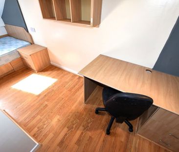 5 bedroom House in Burley Lodge Terrace, Leeds - Photo 5