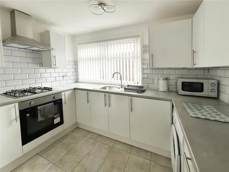 1 bedroom in a house share to rent - Photo 2
