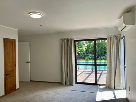 Stunning Summer Sanctuary - Photo 4