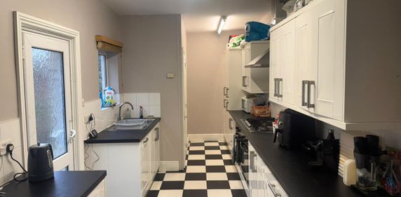 6 bedroom property to rent - Photo 2