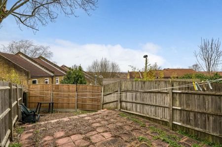 3 bedroom terraced house to rent - Photo 2