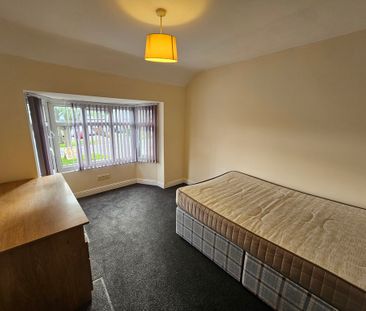 7 Bed Student Accommodation - Photo 2