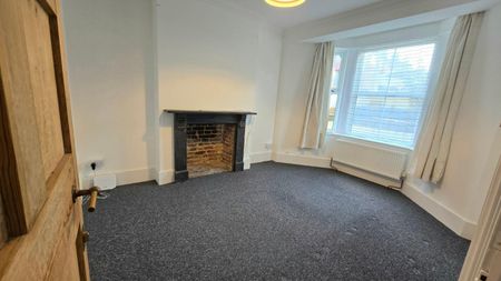 London Road, Bexhill-on-Sea, East Sussex - Photo 3