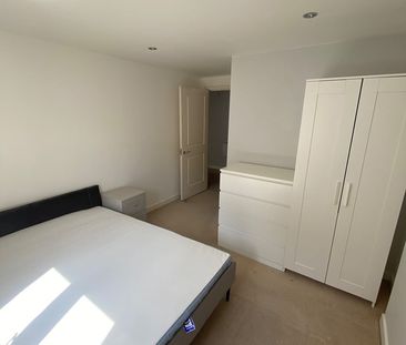 2 Bed Flat, Lawrie House, SW19 - Photo 3
