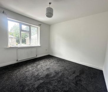3 bedroom end of terrace house to rent - Photo 2