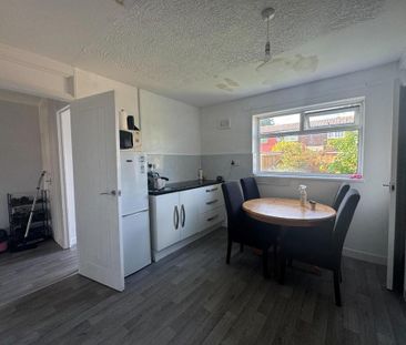 3 bedroom end of terrace house to rent - Photo 5