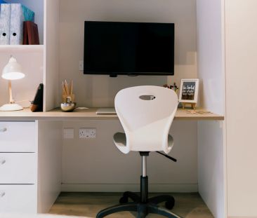 Classic 3-4 Bed Apartment - Photo 6