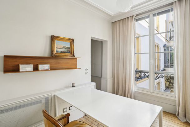 Location Appartement Paris 7 5 Pièces 180 m² - Photo 1