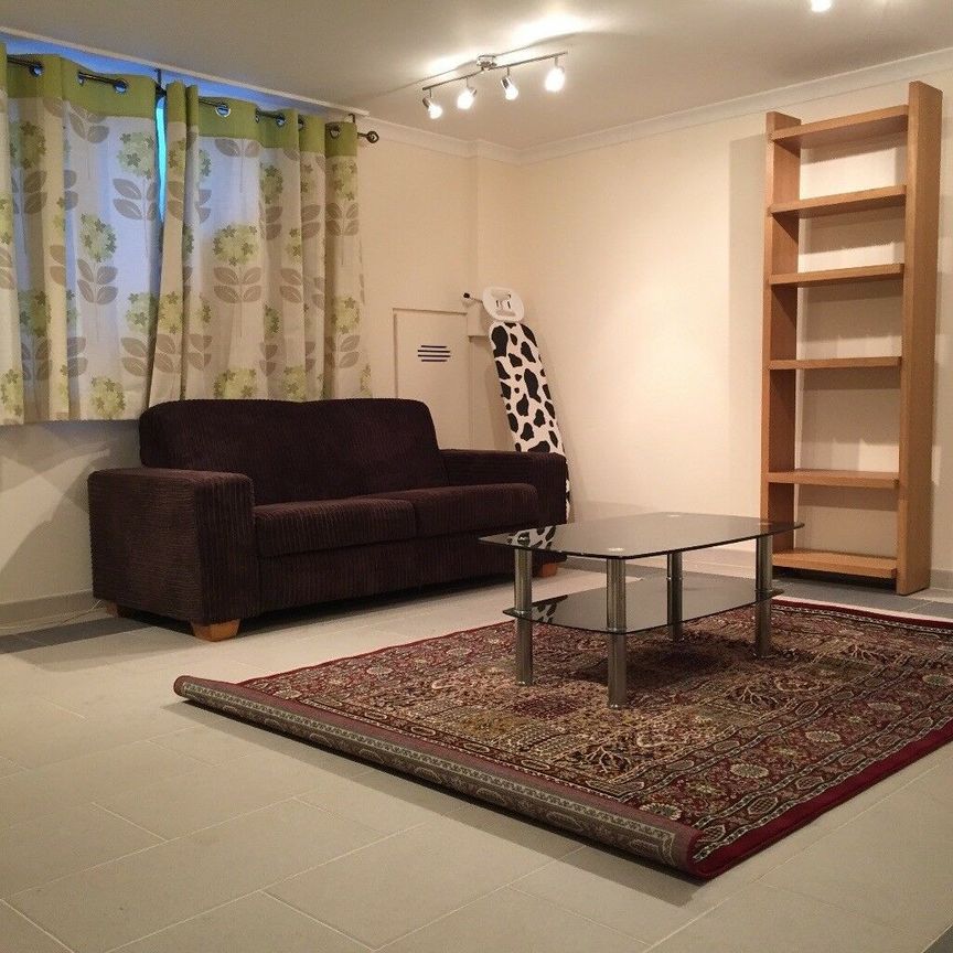 Greyhound Road, W6, London - Photo 1