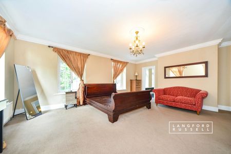Flat to rent - Mavelstone Road, Bromley, BR1 - Photo 2