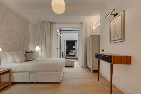 A striking two-bedroom apartment with access to Ennismore Gardens - Photo 4
