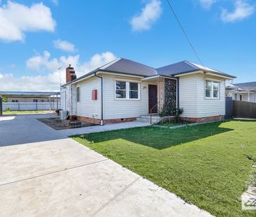 Three Bedroom Home with Solar - Photo 3