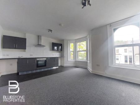 2 bedroom flat to rent - Photo 2