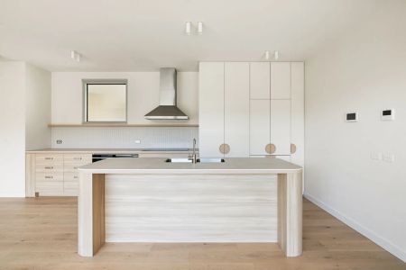 Modern Marina-View Apartment in Martha Cove - Photo 5