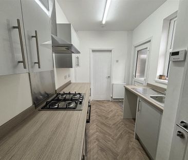 3 bedroom terraced house to rent - Photo 5