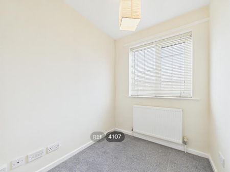 4 bedroom detached house to rent - Photo 4