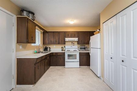 Upper Home with Large Fenced Yard - Photo 2