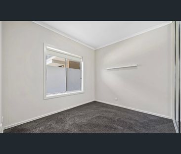 7/10-16 Light Common, Mawson Lakes, SA 5095 - Photo 3