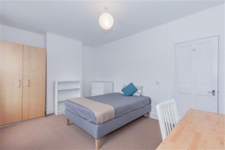 4 bedroom terraced house to rent - Photo 3