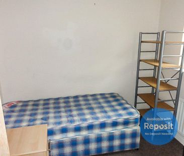 4 bedroom semi-detached house to rent - Photo 4