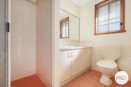 CHARMING 2 BEDROOM UNIT! - Photo 5