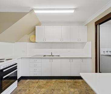 Spacious Double-Storey Brick Home in the Heart of Cabramatta - Photo 3