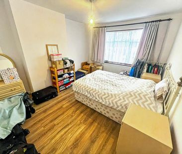 4 bedroom semi-detached house to rent - Photo 3