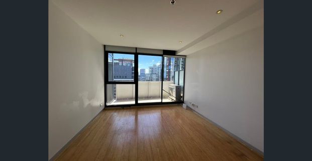 Stunning Two Bedroom Two Bathroom Apartment With All The Trimmings! - Photo 1