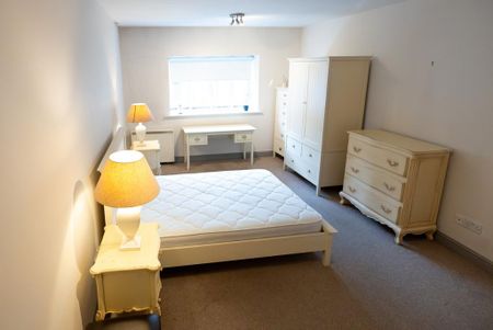 3 bedroom flat to rent - Photo 5