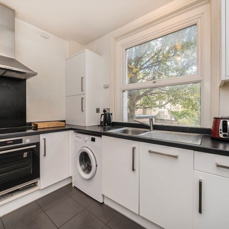 Leopold Road, SW19 7BD, London - Photo 1