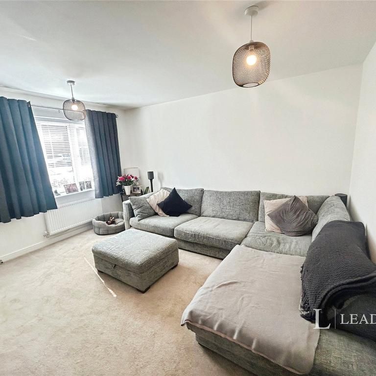 3 bedroom semi-detached house to rent - Photo 1