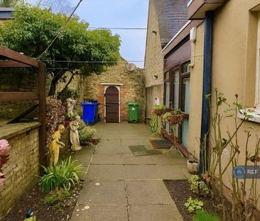 2 bedroom detached house to rent - Photo 2