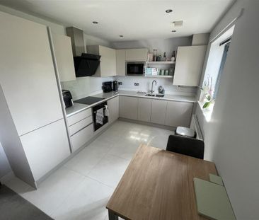2 bedroom flat to rent - Photo 4