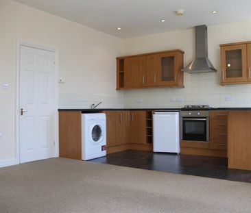 2 bedroom Flat To Let - Photo 3