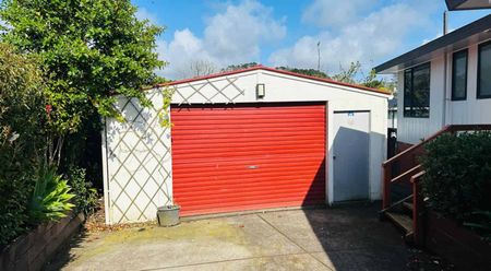 3 Bedroom house in Henderson - Photo 2