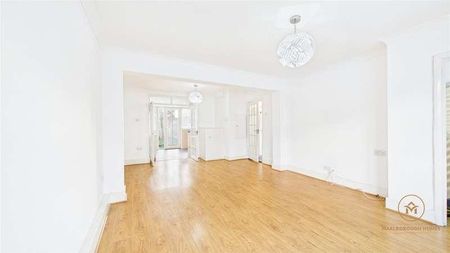 Arrowsmith Road, Chigwell, Essex, IG7 - Photo 2