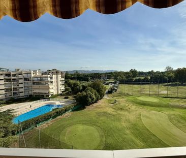 Location appartement meublé vue golf à Mandelieu - Photo 3