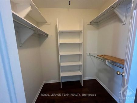 For Lease - 39 THORNBURY Crescent, South of Baseline to Knoxdale, Ontario - Photo 4