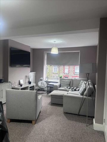 3 bedroom terraced house to rent - Photo 4