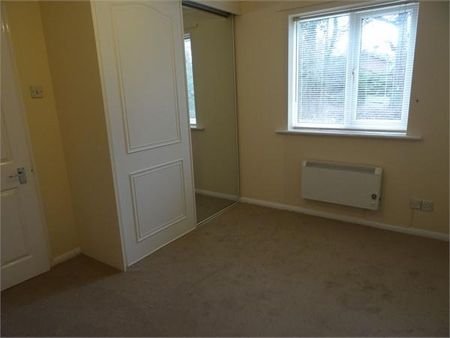 1 bedroom ground floor flat to rent - Photo 5