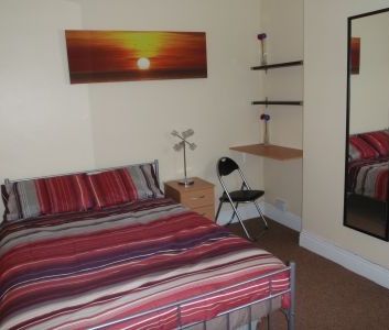 Stunning 5 bedroom property available - Photo 1