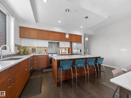 11710 87 Ave NW, Edmonton -Luxury 3-Bed Penthouse in Windsor Park | 3 Baths + 3 Parking | Near U ... — 403 - Photo 2
