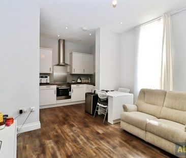 Johnson Court, Rochford - Photo 4
