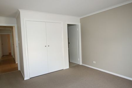 Freestanding Three Bedroom Ensuite Townhouse - Photo 2